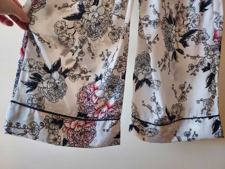 Calças estampadas brancas com bolsos