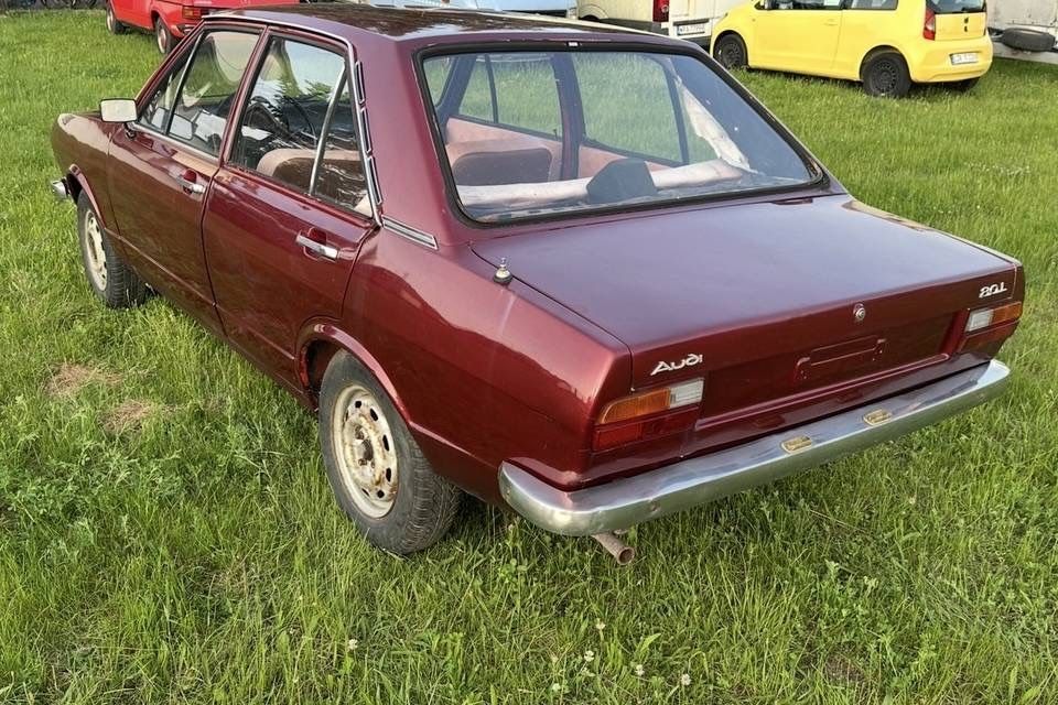Audi 80 B1 sedan odpala jeździ