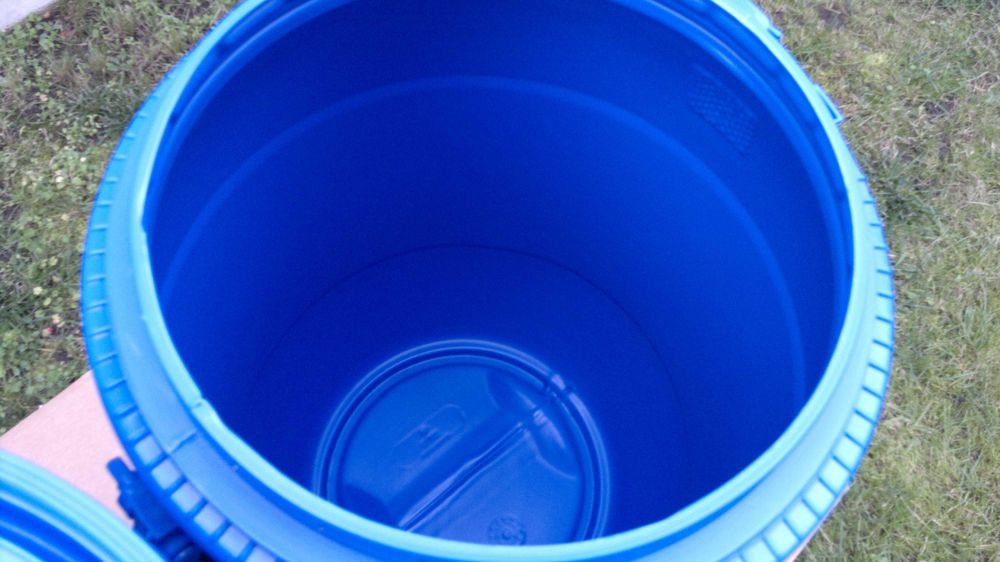 Beczka plastikowa 60l z deklem stan jak nowa
