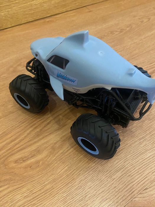 Monster truck megolodon