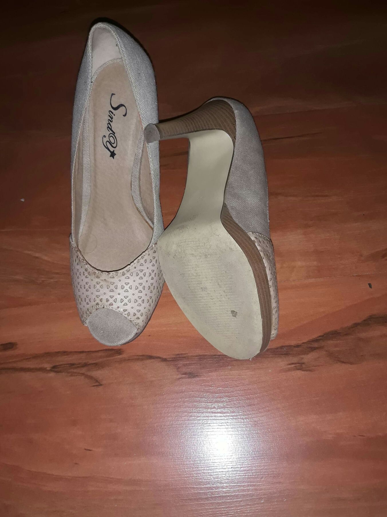 Buty na korku