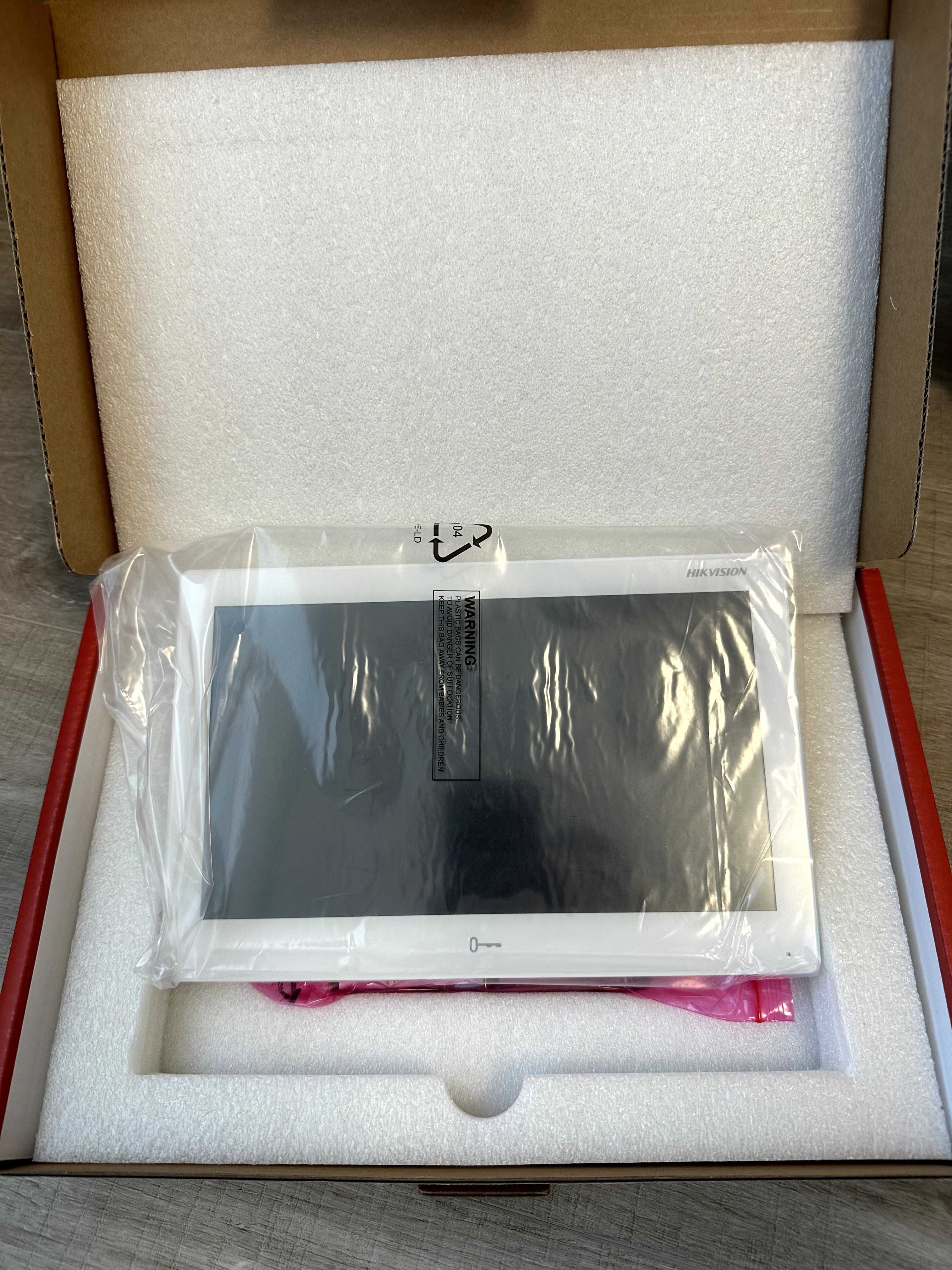 10" IP видеодомофон с Android Hikvision DS-KH9510-WTE1(B)