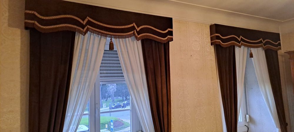 Cortinados Vintage com sanefa (temos 3 conjuntos)