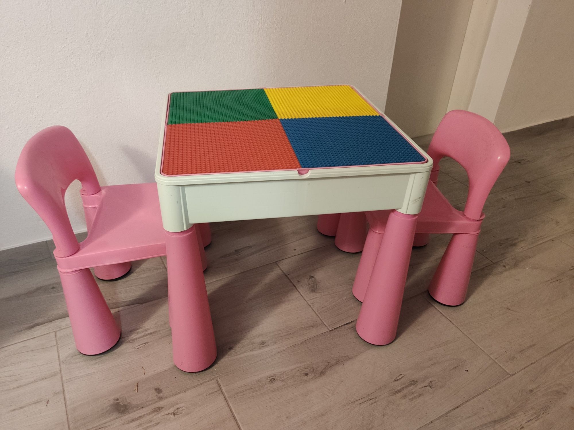 Stolik z blatem na klocki LEGO z 2 krzesełkami Tega Baby różowy