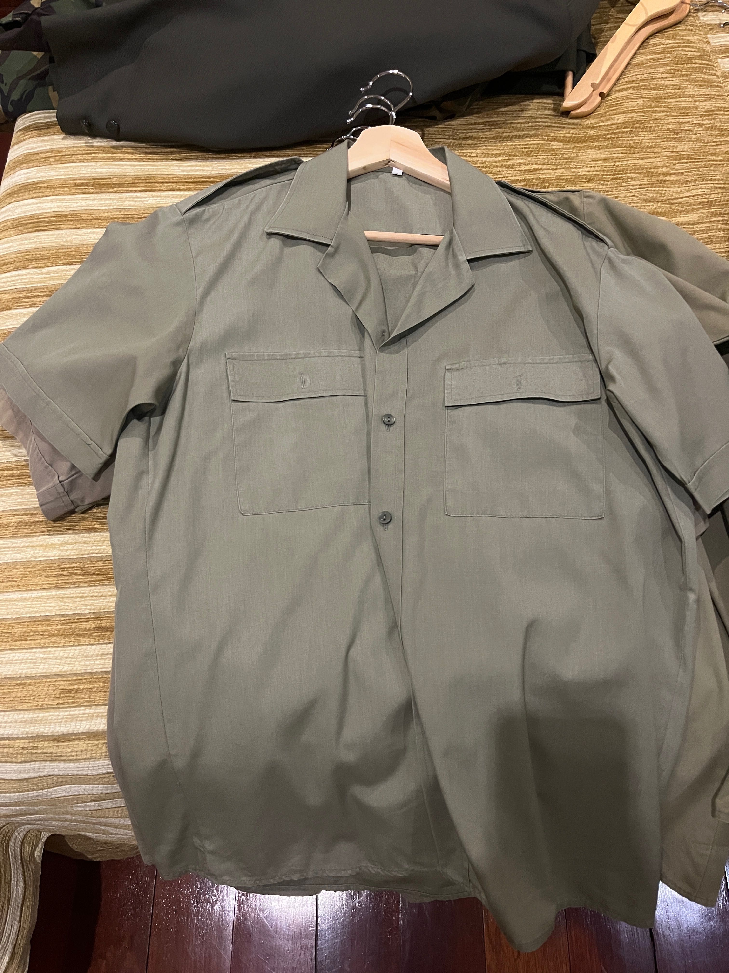 Camisa com Gola do Exército Português