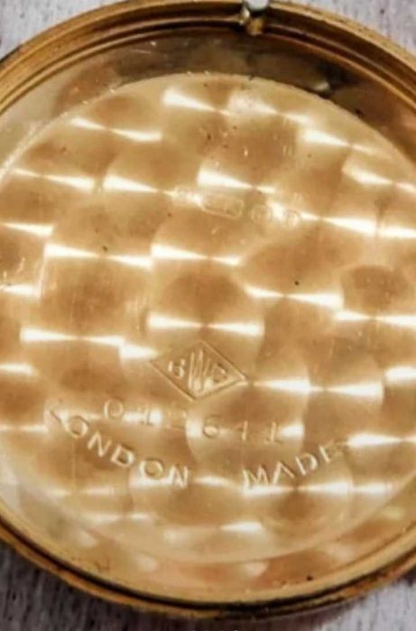 Ouro 9k relógio Avia Suiss corda manual