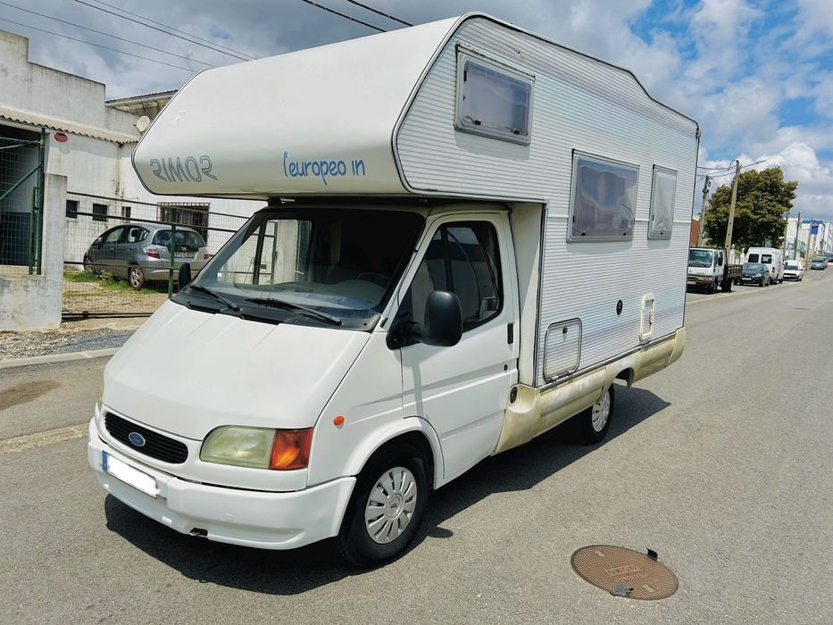 Autocaravana Ford Rimor 6 lugares de dormida e livrete