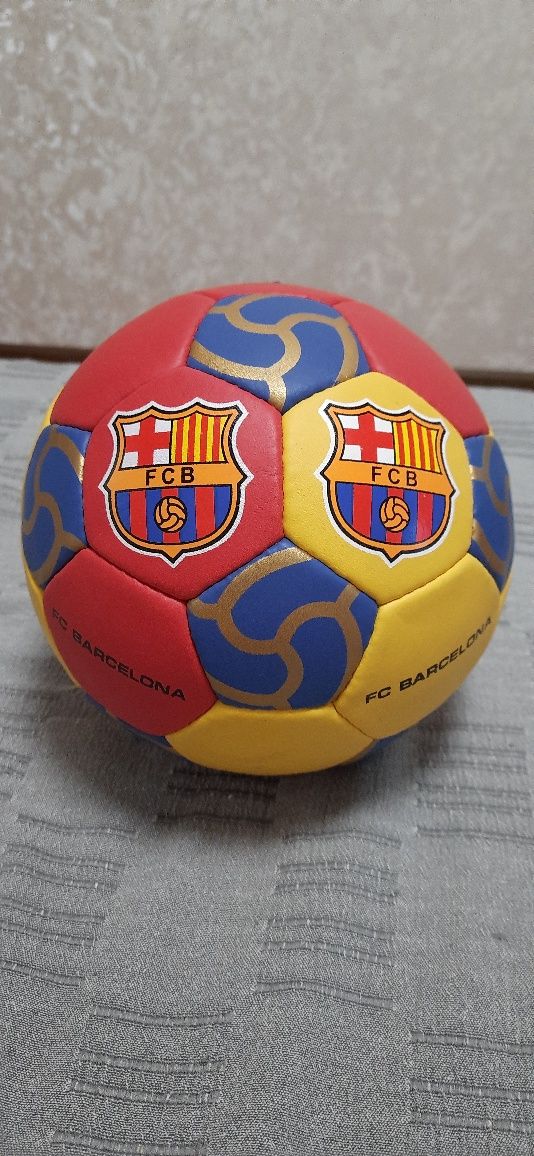 Продам новый футбольный мяч