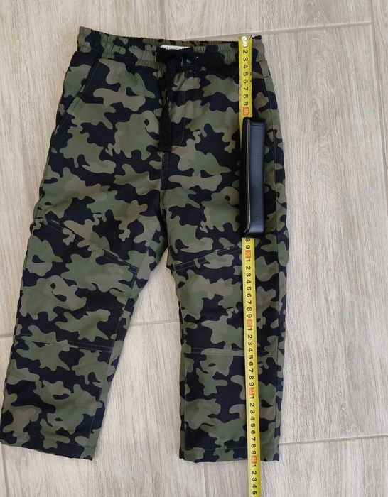 Spodnie ocieplane moro dla chłopca, r. 104, marka Sinsay