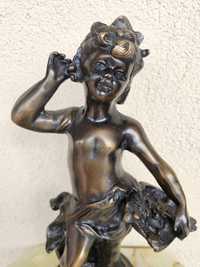 Rzeźba, figura z brązu, antyk, sygnowana - Dziewczynka z koszykiem
