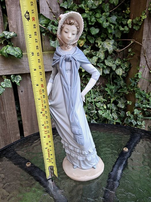Figurka porcelanowa NAO Lladró 31 cm