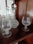 3 conjuntos de copos e garrafa de cristal