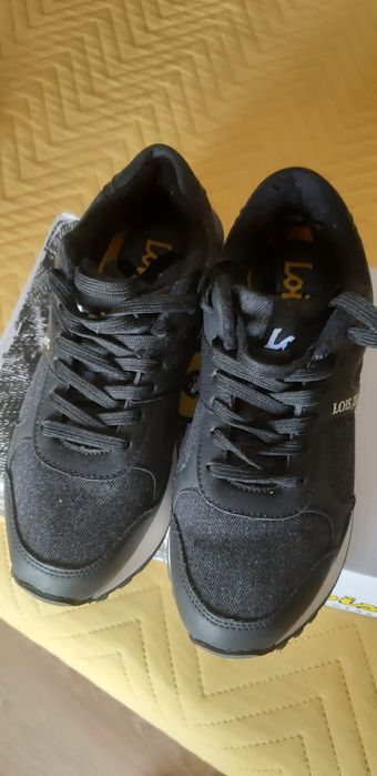 Tenis pretos marca lois em óptimo estado