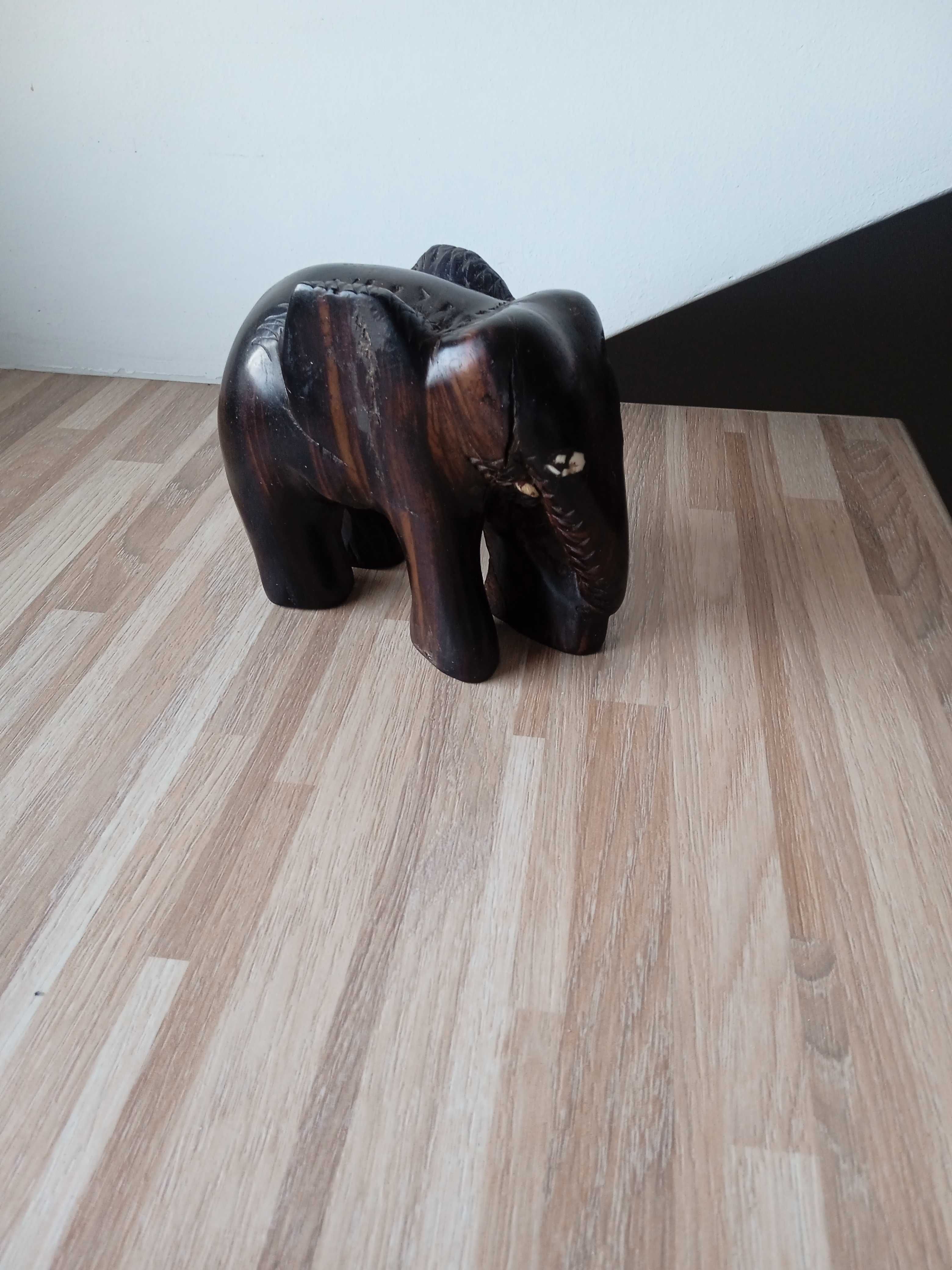 Rzeźba słoń z drewna hebanowego