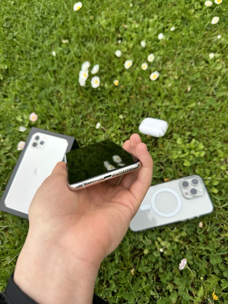 Telefon iPhone 11 Pro Max Biały White Silver 256 GB akcesoria