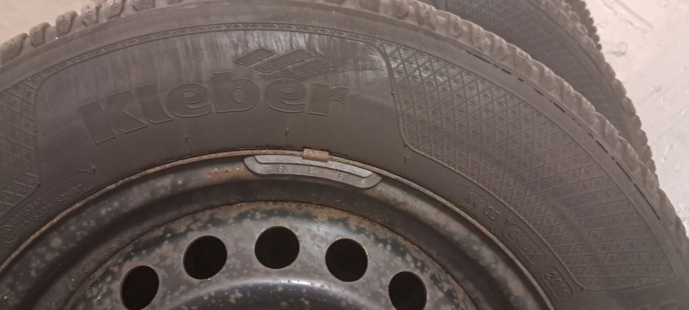 4x całe Koła 215/65/r16 z czujnikami powietrza.