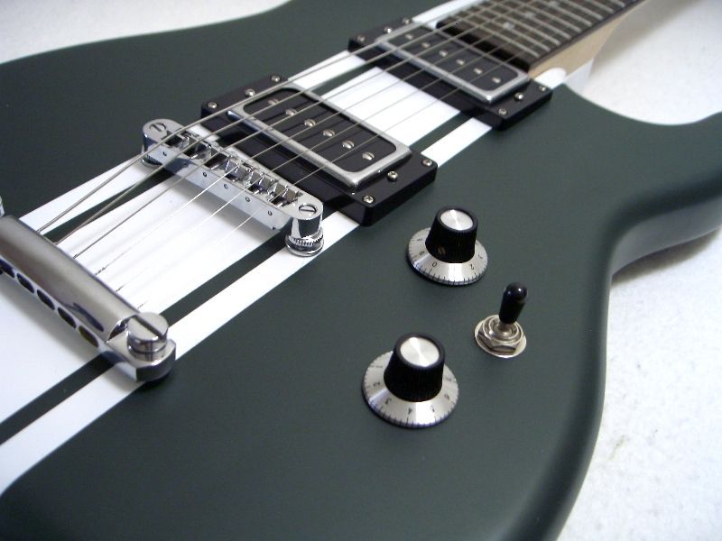 Guitarra nova, JMS modelo único, British racing green