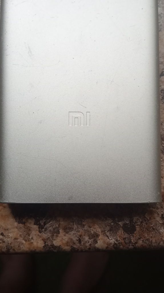 Продам xiaomi power bank на 10.000 в хорошем состоянии б/у
