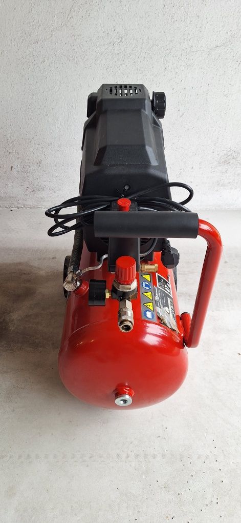 Kompresor olejowy Einhell TC-AC 190/24/8 24 l 8 bar