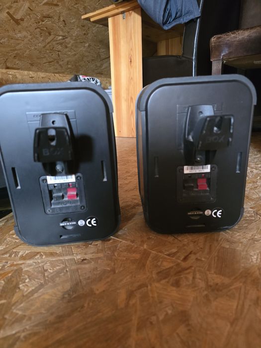 2 głośniki JBL + 1 mały centralny Harman/ Kardon