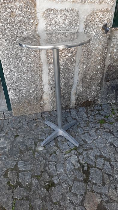 Mesa alta em aluminio