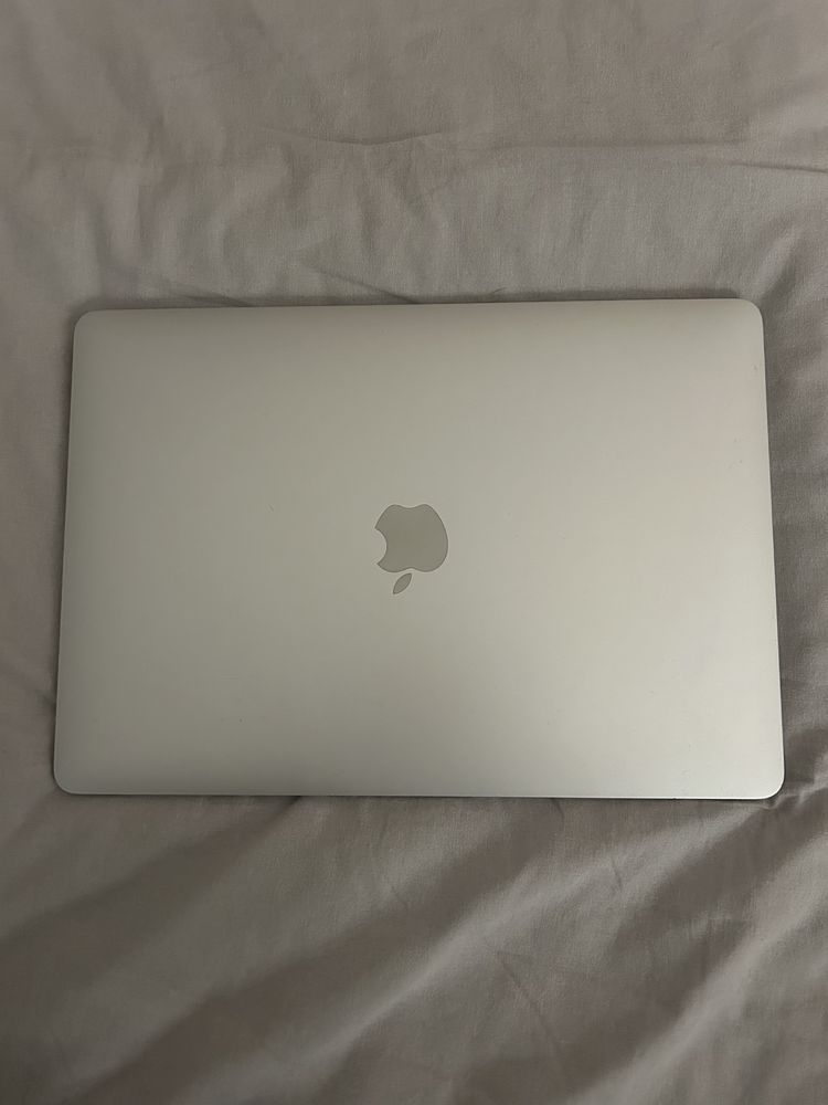 macbook air 13” 2020 i5 8gb ram 512gb dysk srebrny