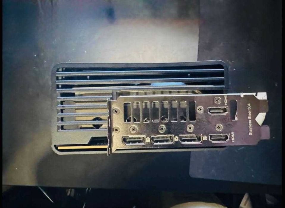 Продаю свою RTX 4080 від ASUS у версії ROG Strix