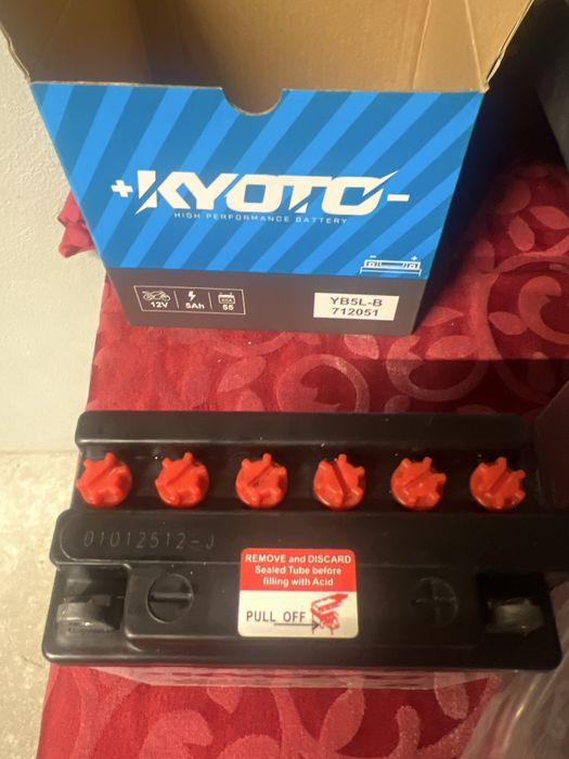 Bateria moto/scooter 12v 5Ah nova nunca usada com garantia