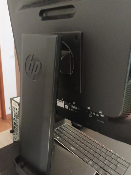 Computador completo, pouco usado estar mesmo novo.  Região lisboa.