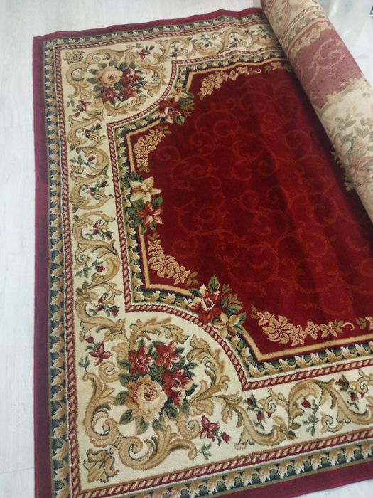 Килим красивий,з орнаментом.