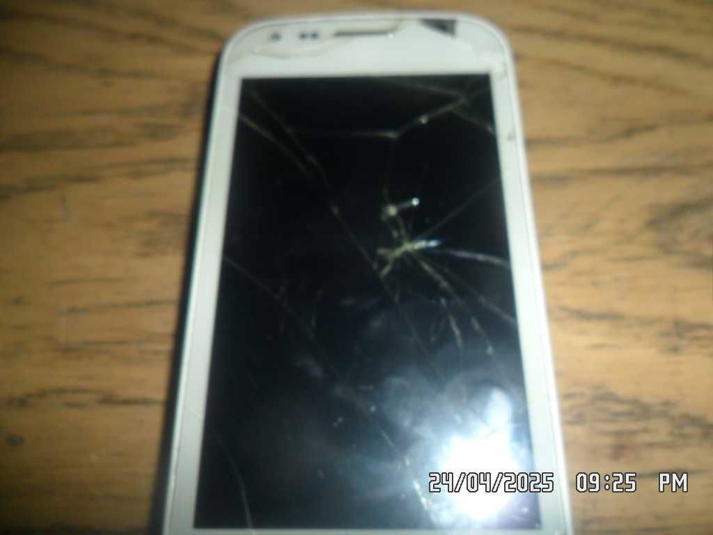 Samsung GT-S7580 Galaxy Trend Plus, smartfon bez ładowarki