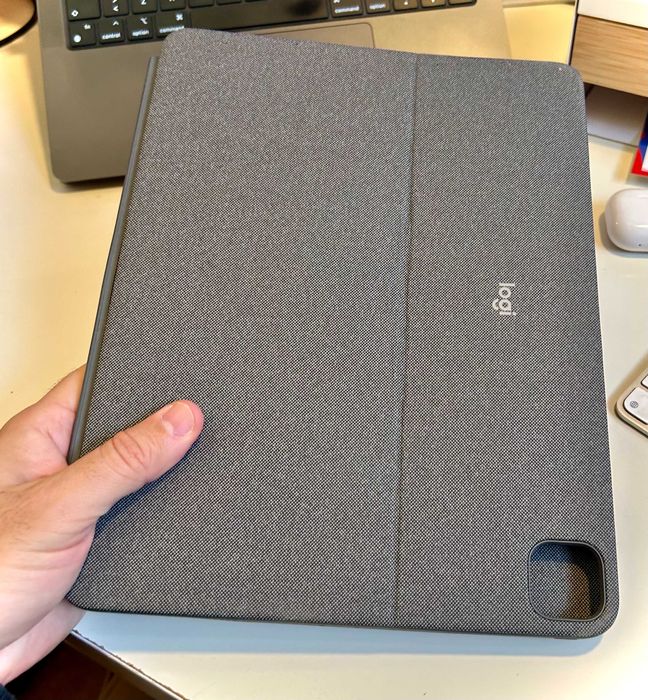 Logitech Combo Touch for Apple iPad Pro 12.9-inch (5th and 6th Generation)64354219728513123