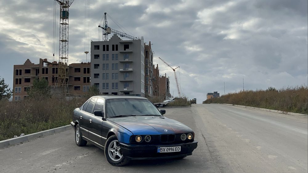 BMW є34 530і.
