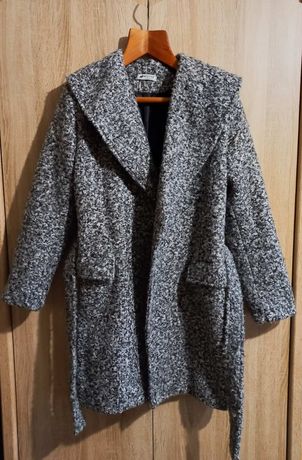 Продам гарне пальто в сірому кольорі