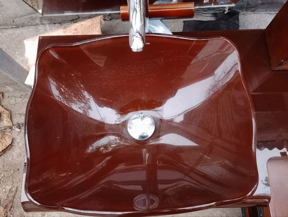 Продам умывальник стеклянный с тумбой для ванной комнаты