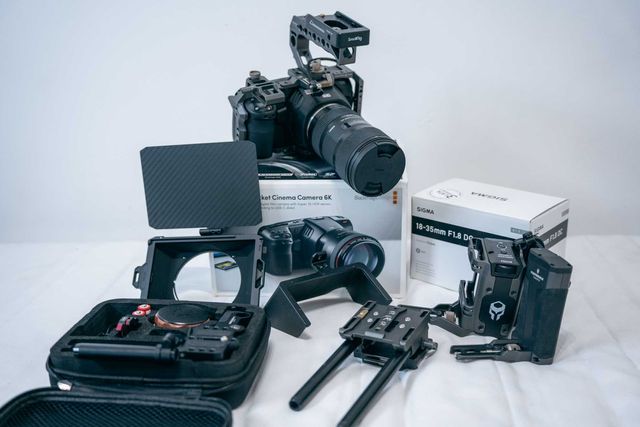 Zestaw Blackmagic Pocket Cinema Camera 6K Full Rig, SIGMA Art