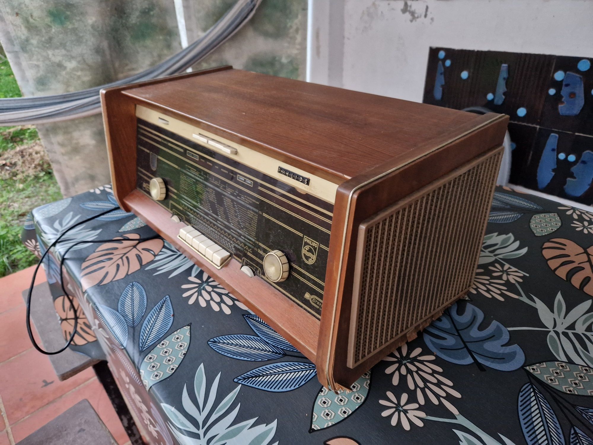 Radio antigo Philips vintage