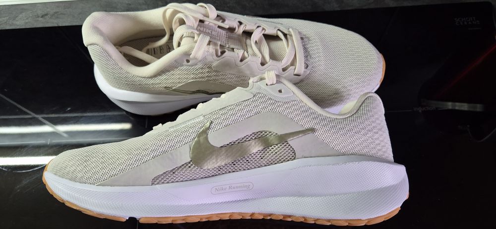 Кроссовки женские NIKE, размер 6,5