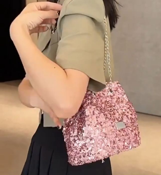 Różowy wizytowy plecaczek -  cekiny