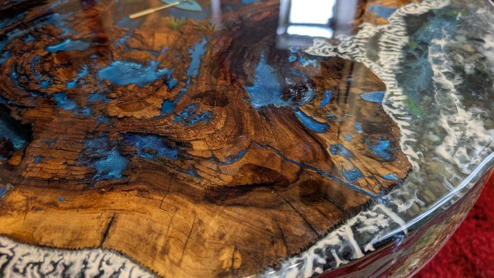 Stolik kawowy 3D orzech włoski  efekt wody żywica epoksydowa