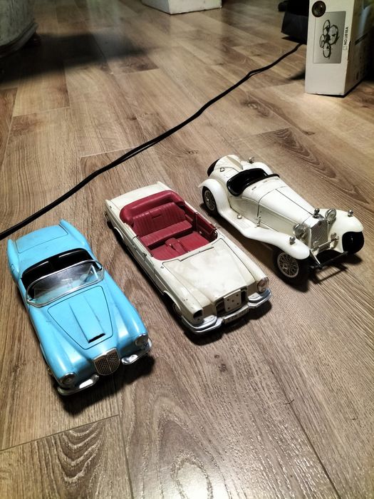 Modele trzy sztuki cena za komplet