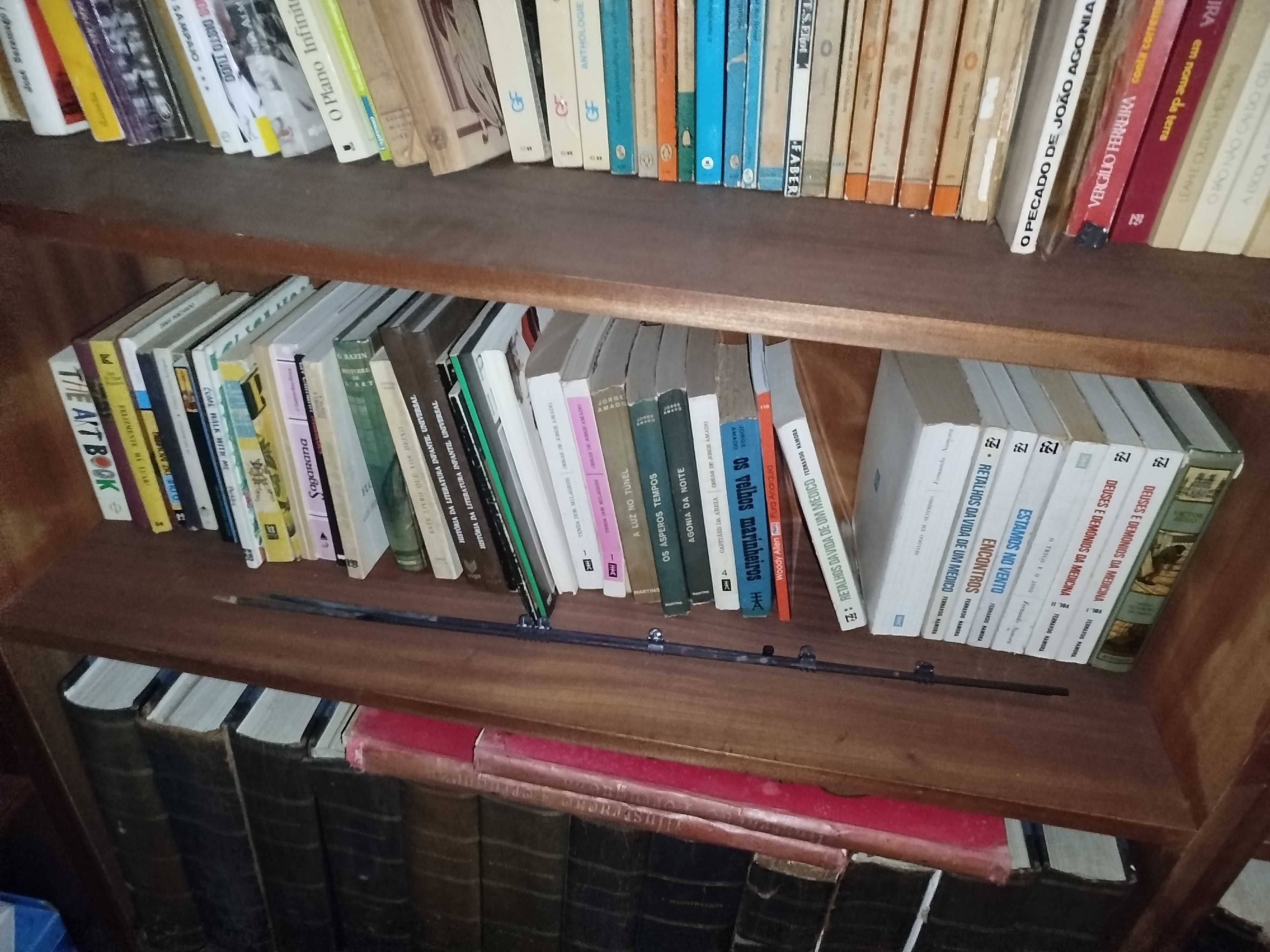 vendo livros antigos variados interessantes e em bom estado 3