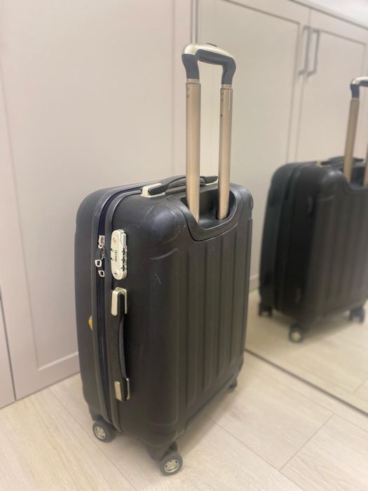 Walizka kabinowa z zamkiem TSA Ochnik