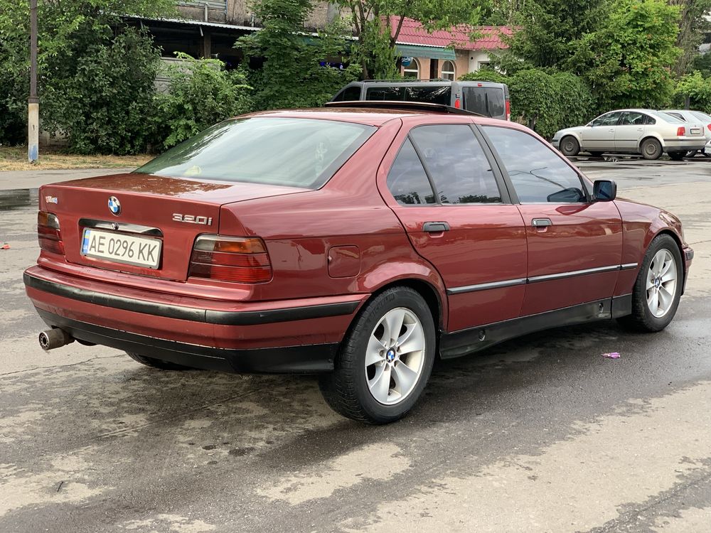 Продам БМВ Е36 красивую