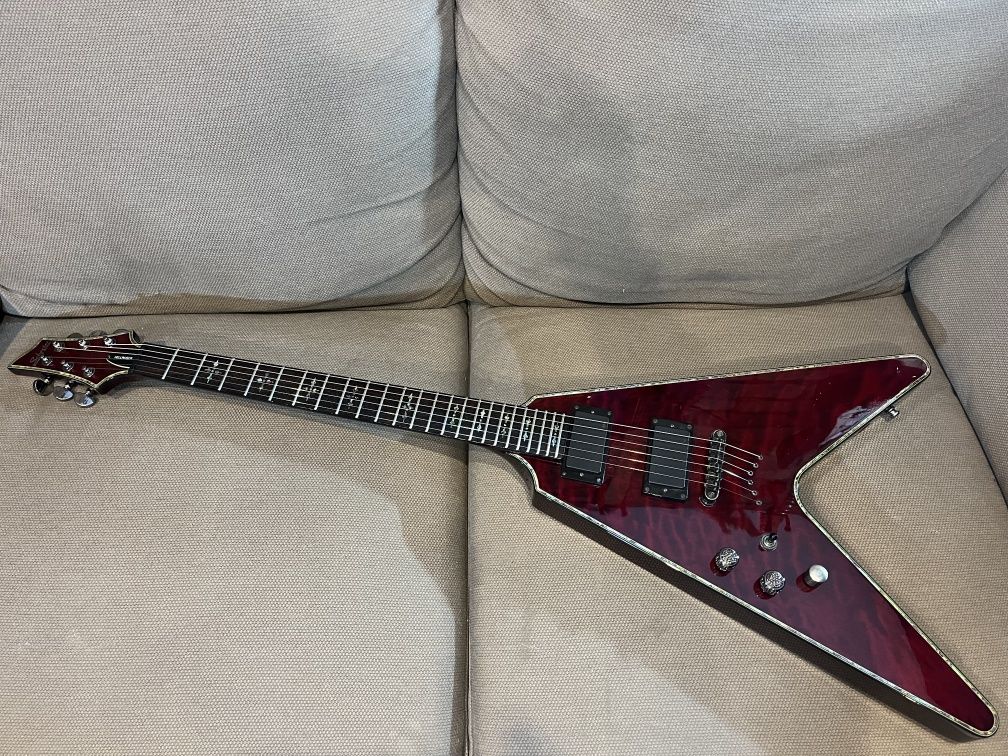 Gitara leworęczna Schecter Hellraiser V1 EMG FLYING V