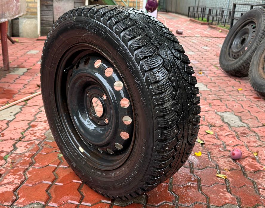 Колеса на шинах 4х114,3 зимові Nokian 195\65\R15 dia 66,1мм