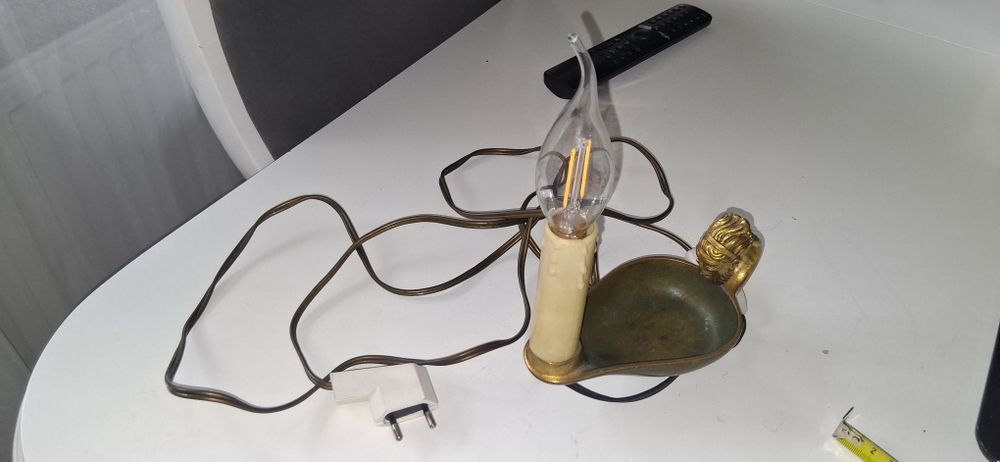 Lampka mosiężna z żarówka
