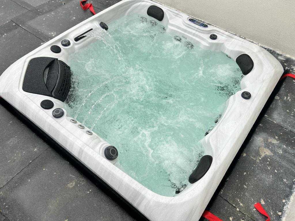 Jacuzzi Wanna SPA Kenya 5 osobowa z możliwością wbudowania w taras