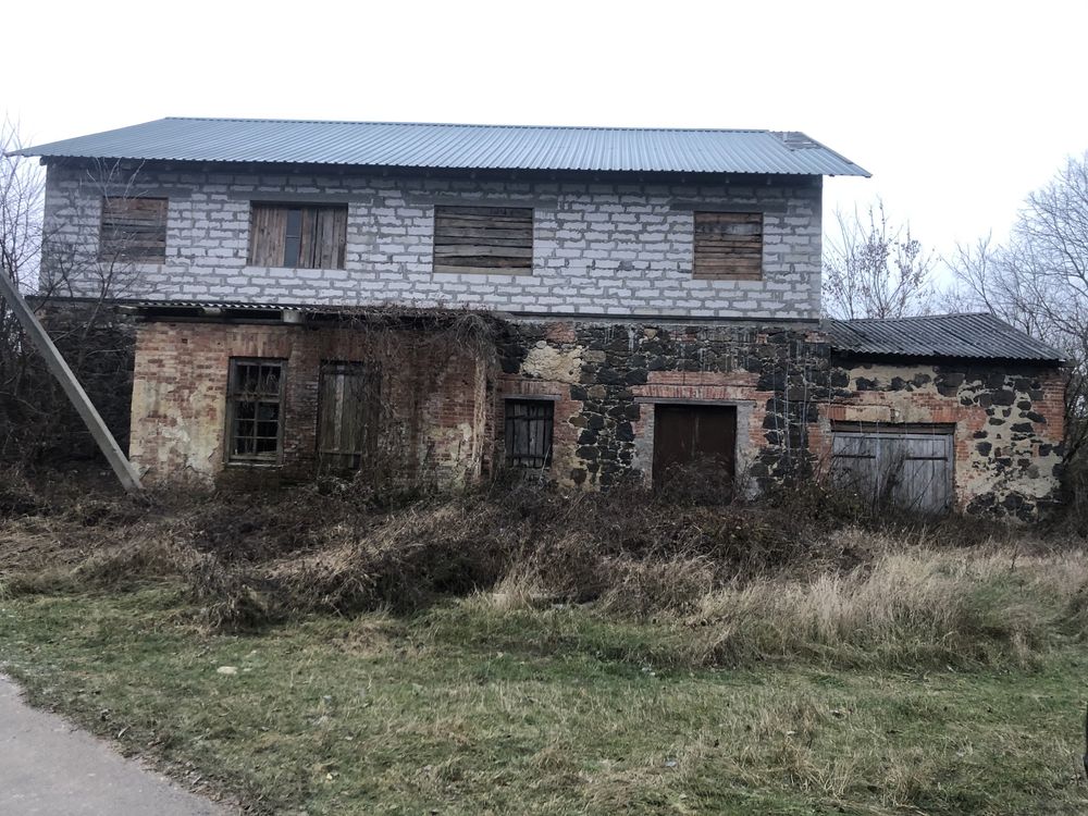 Недострой у реки
