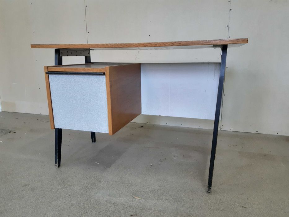 Biurko dziecięce PRL vintage Stolik PRL z szafką szafeczka